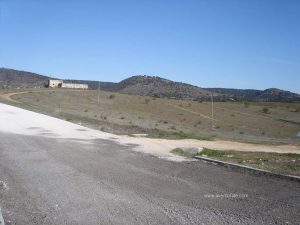 Principio y final de la actividad, junto al Polideportivo y cementerio de la población.