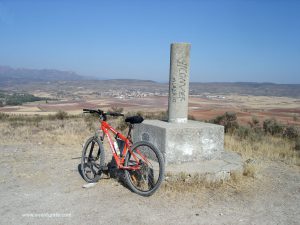 En la cumbre de Mirario. Muy accesible y con buena panorámica.