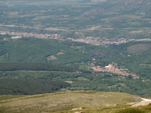 Imagen desde arriba de Candelario y Béjar.