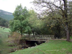 Puente sobre el rio Aguilón.