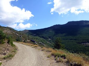 Rodeando el circo. vamos paralelos a la línea de cumbres.