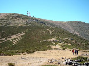 Loma del Noruego. La Bola del Mundo arriba.