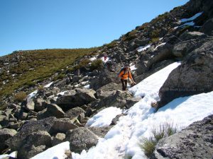Pasar la pedrera de la cara norte del Cerro Canto del Berrueco es entretenida.