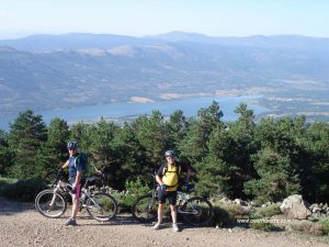 Embalse de Pinilla, junto al pueblo de Lozoya.