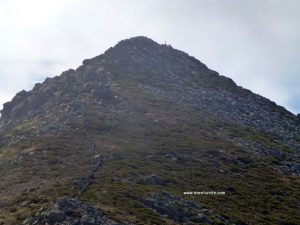 El Risco Peluca, piramide muy accesible.