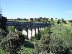 Acueducto sobre el Arroyo del Gitano.