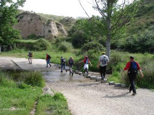 Cruzando en una de las ocasiones el Arroyo de Tejada.