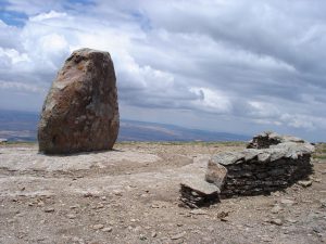 Monumento al guarda forestal en la cumbre.