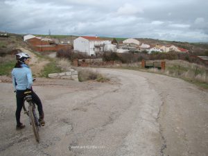 A la entrada de El Espartal.