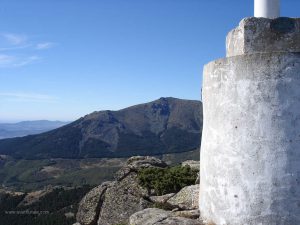 Cumbre de La Perdiguera. Al fondo La Najarra.
